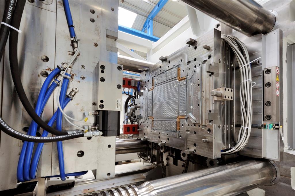 plastic injection machine clamp