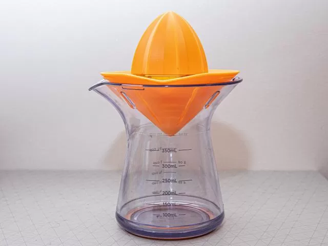 Plastic-measuring-cup-for-juicer1-jpg
